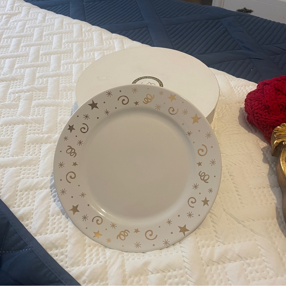 The Pampered Chef Set of 4 Dessert Plates #1996 Celebration White w/Gold
